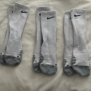 3 pairs of nike dri-fit crew socks
